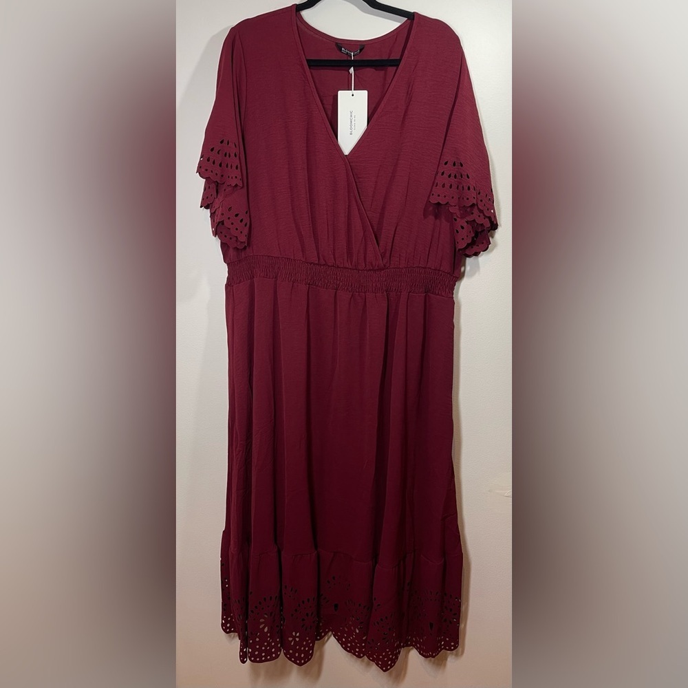 NWT BloomChic Laser‎ Cut Shirred Wrap Scalloped Trim Flutter Dress Size 22/24